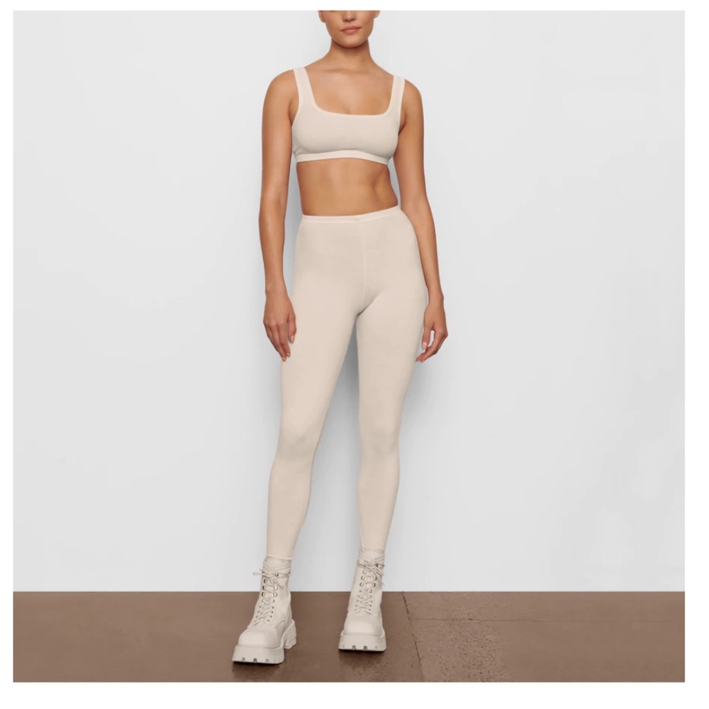 NWT SKIMS OUTDOOR LEGGING (Bone)